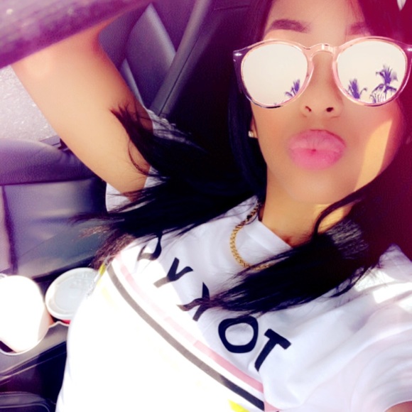 Meet your Posher, Aniita - Picture 1 of 1